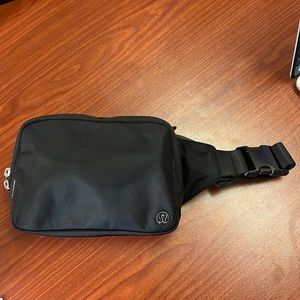 Lululemon everywhere belt bag